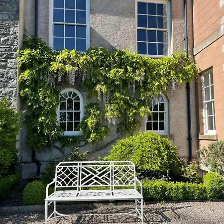 Belmount Hall Hotel *